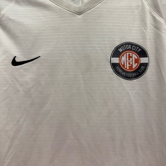 Nike Women’s T-shirt Bundle - Picture 2 of 16